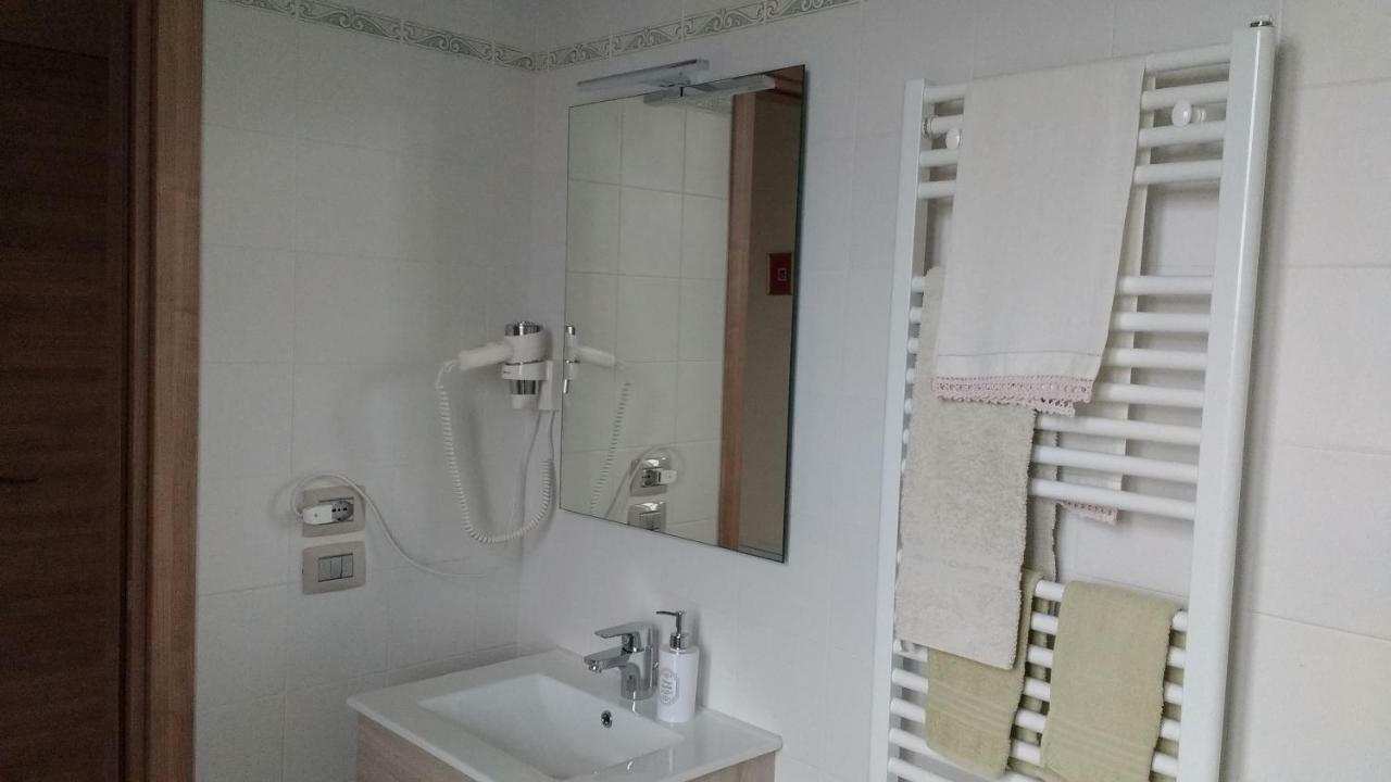 Agriturismo Cascina Poscallone アッビアテグラッソ ミラノ エクステリア 写真